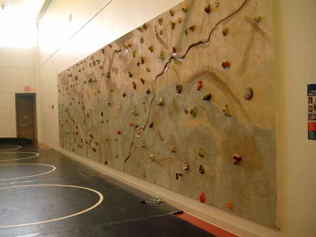 036.climbBoulderWall